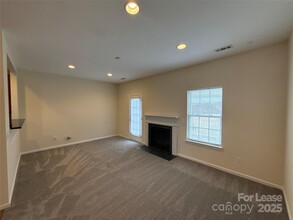 9203 Lenox Pointe Dr in Charlotte, NC - Building Photo - Building Photo