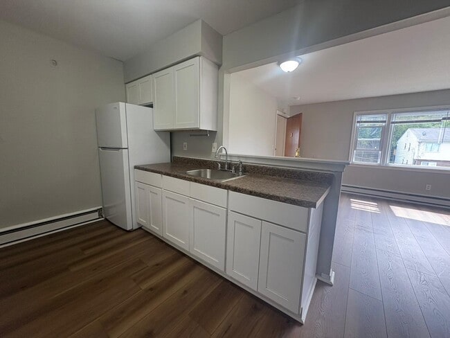 220 Glen Haven Rd, Unit E in New Haven, CT - Foto de edificio - Building Photo
