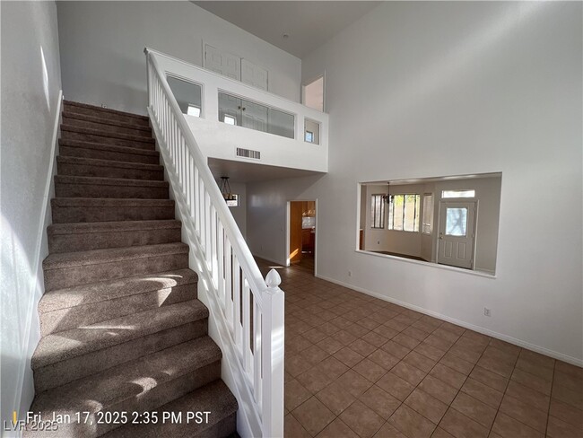 9401 Summer Rain Dr in Las Vegas, NV - Building Photo - Building Photo