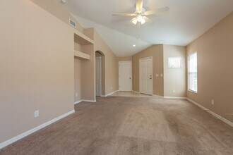 4321 Bethpage Ct in Zephyrhills, FL - Building Photo - Building Photo