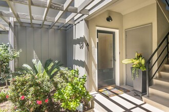 924 S Orange Grove Blvd in Pasadena, CA - Building Photo - Building Photo