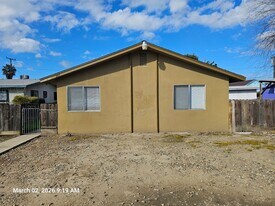 347 S H St in Tulare, CA - Building Photo