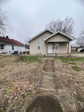 706 W Johnson St in Collinsville, IL - Foto de edificio - Building Photo