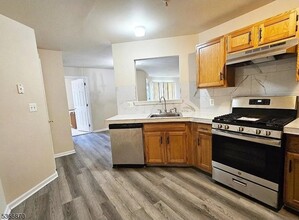 906 Rhoads Dr in Montgomery, NJ - Building Photo - Building Photo
