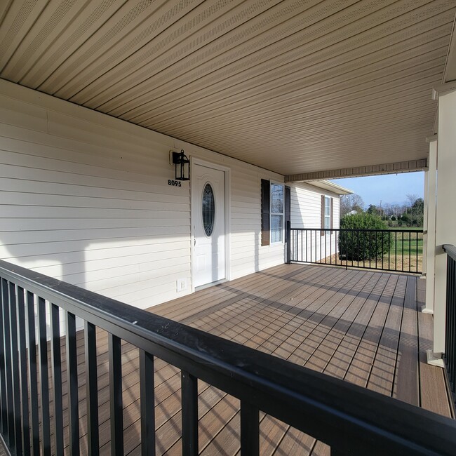 8095 Nashville Hwy in Baxter, TN - Building Photo - Building Photo