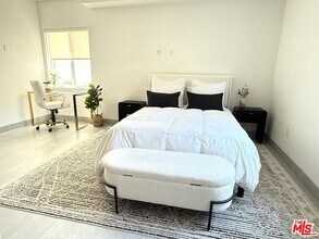 834 S Shenandoah St in Los Angeles, CA - Building Photo - Building Photo