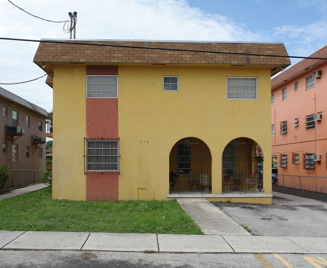 450 SW 9th St in Miami, FL - Building Photo - Building Photo