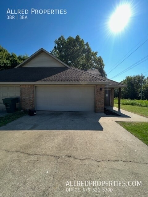 52 Ray St in Fayetteville, AR - Building Photo