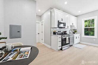 214 Montgomery St in Highland Park, NJ - Building Photo - Building Photo