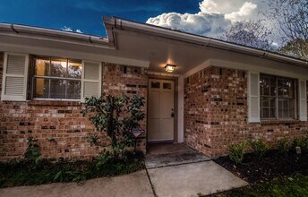 2110 Wycliffe Dr in Houston, TX - Building Photo - Building Photo
