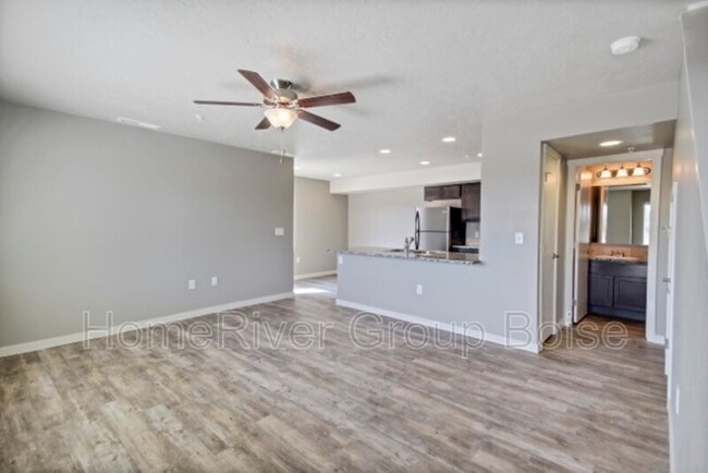 property at 835 E Wandering Ln