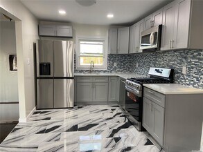259-66 147th Dr in Queens, NY - Building Photo - Building Photo