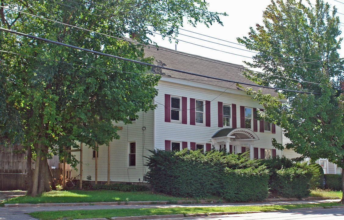 134 N Main St in Rochester, NH - Building Photo