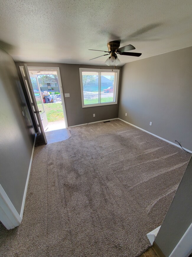 311 -313 16th Ave Ct, Unit 311 Right Side in Greeley, CO - Building Photo - Building Photo