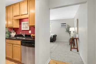 2706 Humboldt Ave S, Unit 302 in Minneapolis, MN - Foto de edificio - Building Photo
