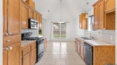 12237 Spring Valley Dr, Unit 86-3805 in Geismar, LA - Building Photo - Building Photo