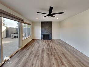 13155 Portofino Dr in Del Mar, CA - Foto de edificio - Building Photo