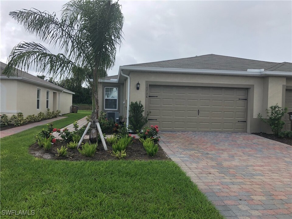 10736 Crossback Ln in Lehigh Acres, FL - Building Photo