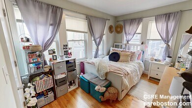 75 Beechcroft St, Unit 2 in Boston, MA - Foto de edificio - Building Photo