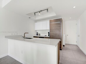 1100 S Miami Ave, Unit 3704 in Miami, FL - Building Photo - Building Photo
