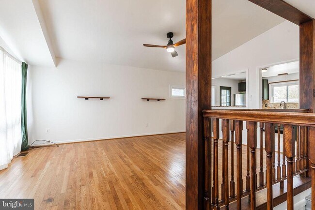 6609 Bowie Dr in Springfield, VA - Foto de edificio - Building Photo