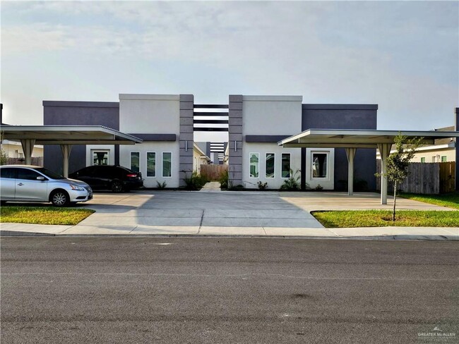 property at 2919 W Driftwood St
