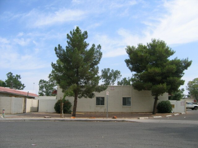 2738 E Tierra Buena Ln in Phoenix, AZ - Foto de edificio