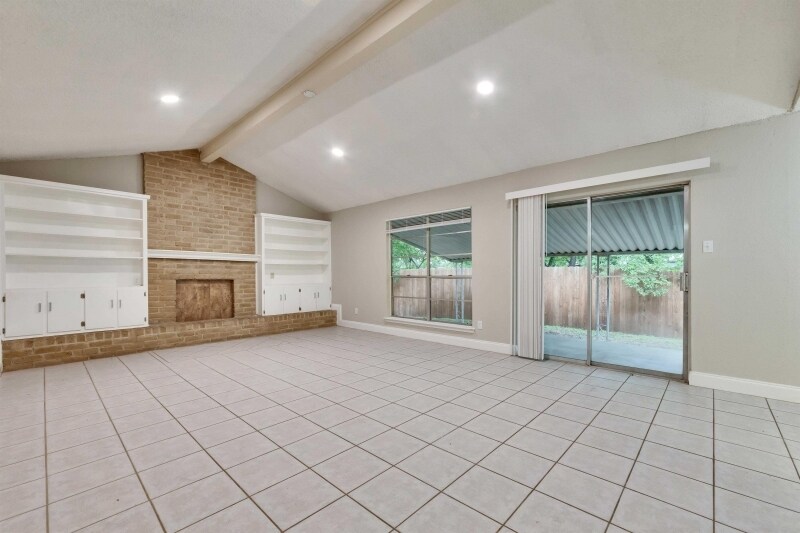 10307 Rutland Village E in Austin, TX - Building Photo