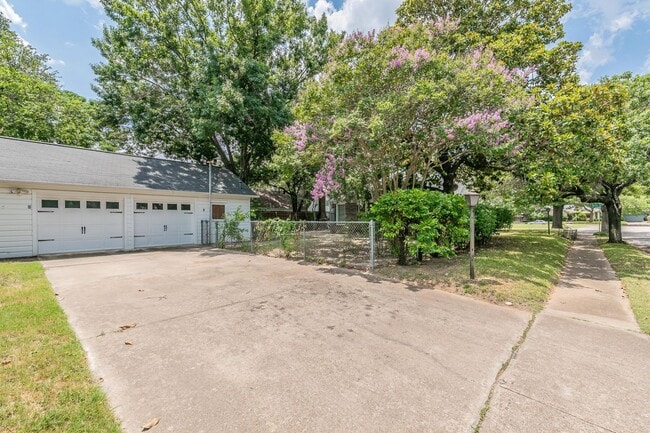 property at 1024 Bonnie Brae Ave