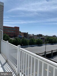 1605 E Fairmount Ave photo'