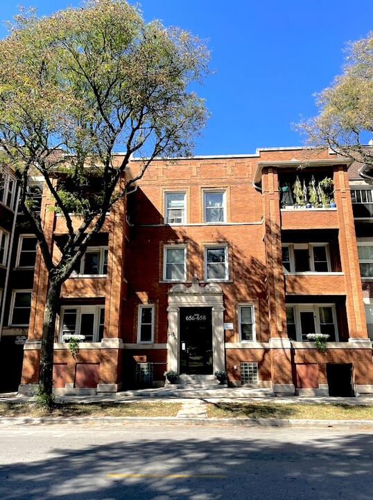 656 E 51st St in Chicago, IL - Building Photo