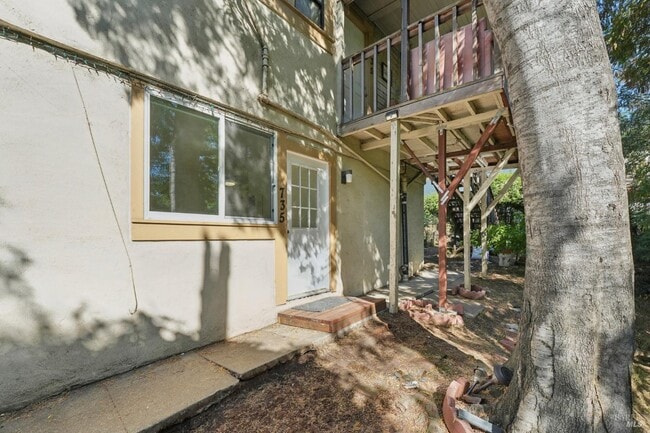 735 Sir Francis Drake Blvd in San Anselmo, CA - Building Photo - Building Photo