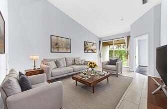 6435 Park Lake Cir in Boynton Beach, FL - Building Photo - Building Photo