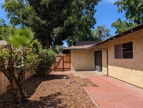 829 Alynn Way in Chico, CA - Building Photo - Building Photo