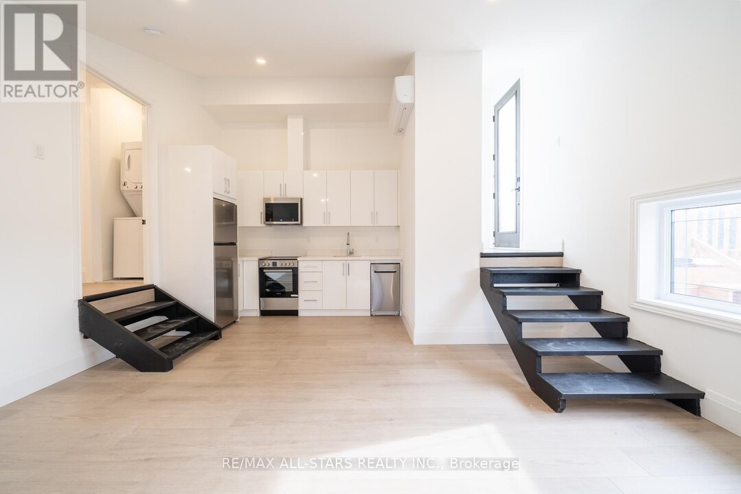 12991 Warden Ave. in Whitchurch-Stouffville, ON - Building Photo