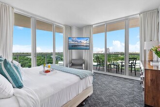 2889 McFarlane Rd in Miami, FL - Foto de edificio - Building Photo