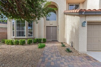 8009 Clock Tower Ct in Las Vegas, NV - Building Photo - Building Photo