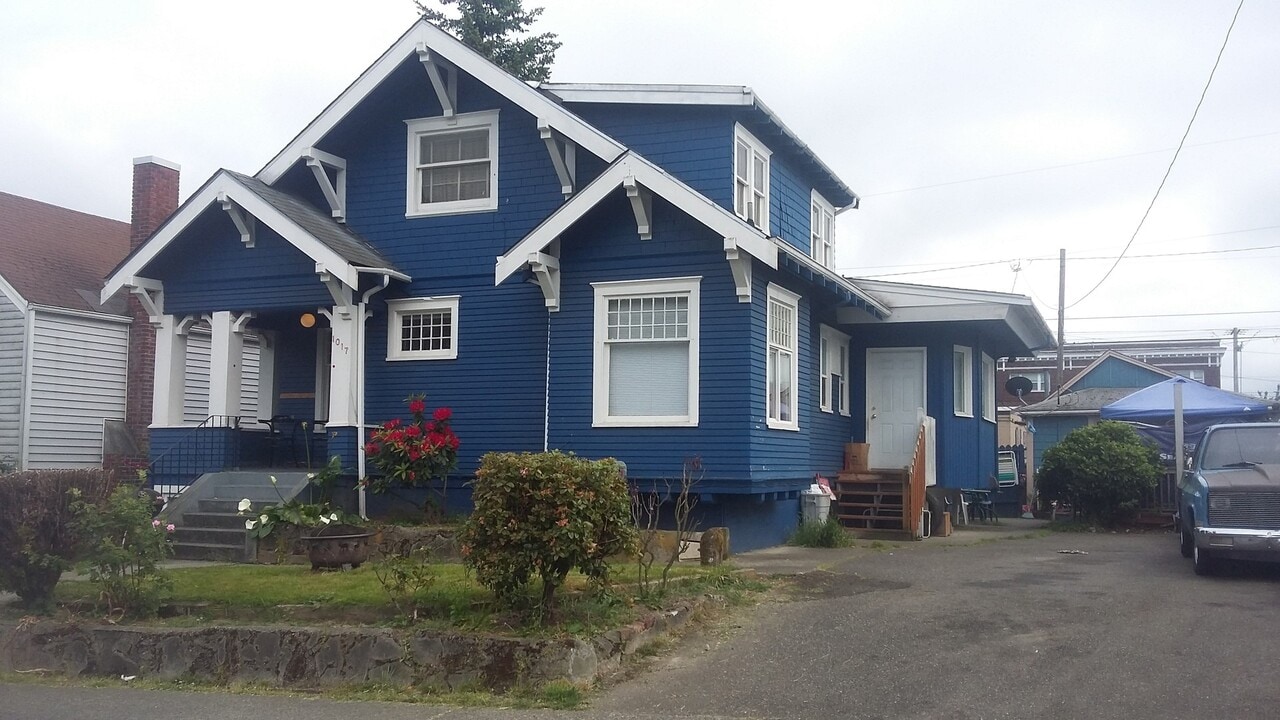 1017 4th St in Bremerton, WA - Building Photo