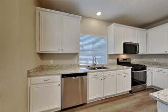 3202 Stoneydale Ln in Spring, TX - Building Photo - Building Photo