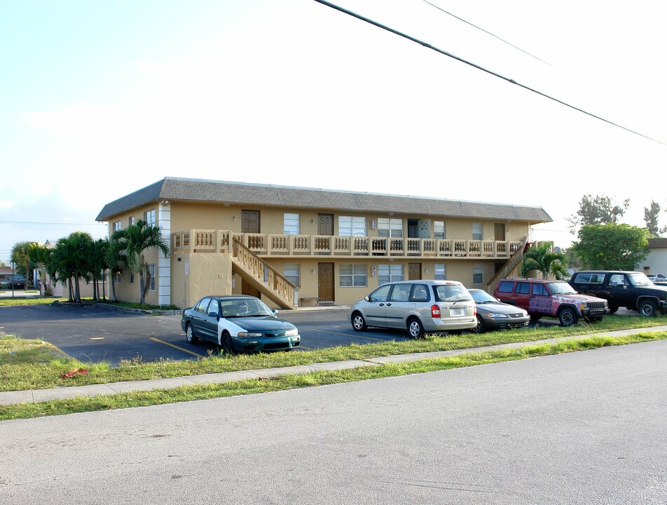 6091 SW 41st St in Fort Lauderdale, FL - Foto de edificio