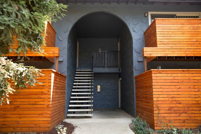 Coyle Creek Apartments in Fair Oaks, CA - Building Photo - Building Photo