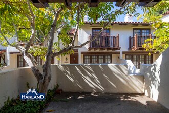 8668 Villa La Jolla Dr in San Diego, CA - Building Photo - Building Photo