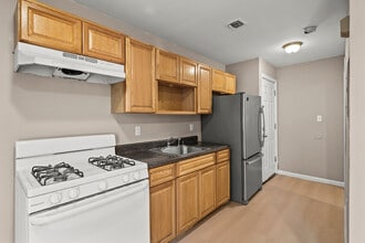 113 E Main St in Paterson, NJ - Foto de edificio - Building Photo