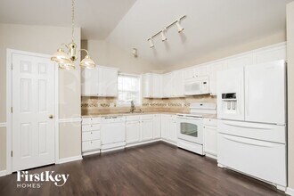 4004 Village Park Ct in Winston-Salem, NC - Foto de edificio - Building Photo