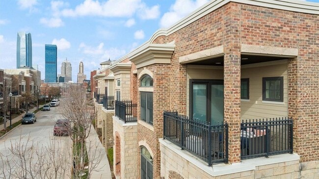 property at 423 NE 1st St