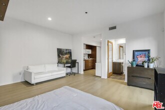 1929 N Curson Ave in Los Angeles, CA - Building Photo - Building Photo