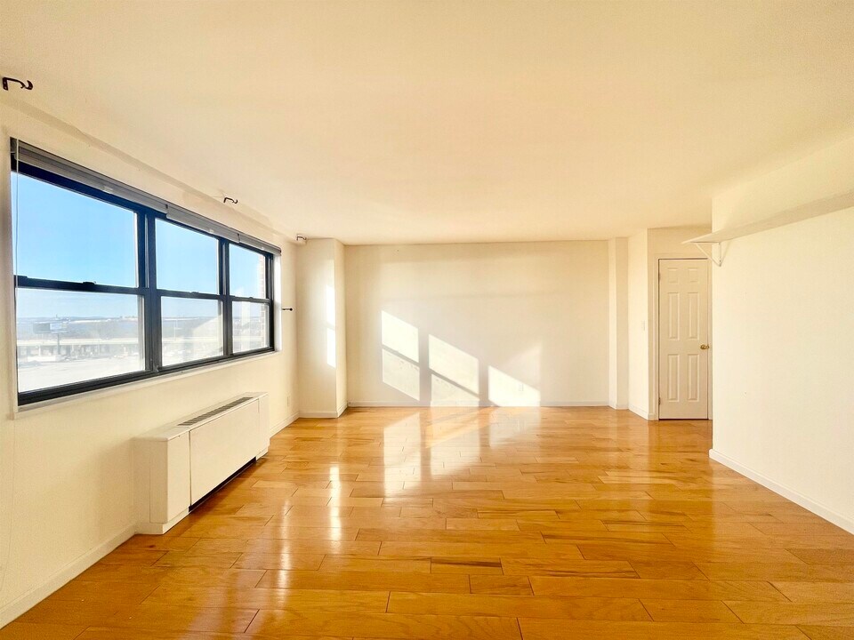 1225 John F. Kennedy Blvd in Bayonne, NJ - Building Photo