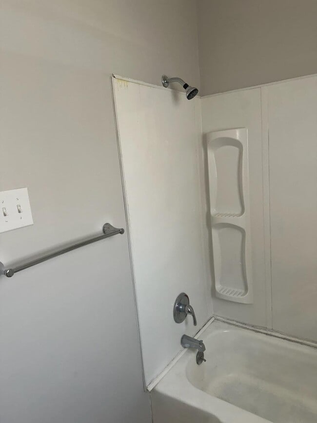 208 Cloverleaf Dr in Athens, AL - Building Photo - Building Photo