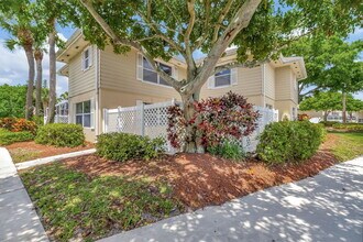 4004 Medford Ct in Boynton Beach, FL - Building Photo - Building Photo