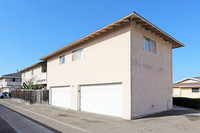 16532 Delton Cir in Huntington Beach, CA - Foto de edificio - Building Photo